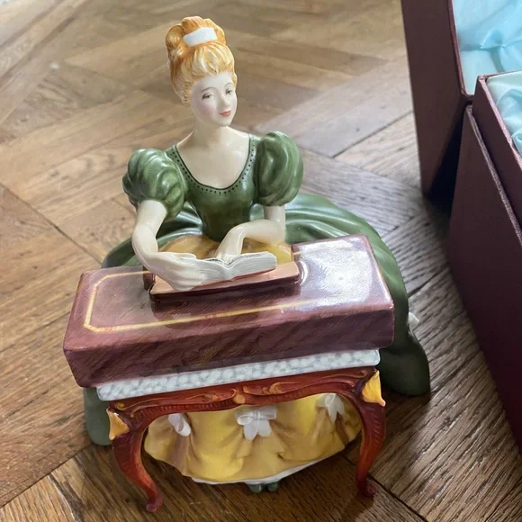 Royal Doulton Virginals Royal Doulton Lady Musicians - Picture 8 of 16